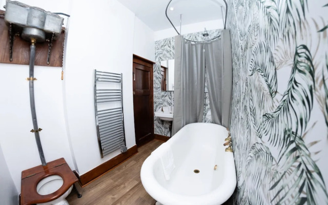 Watermouth Castle, West Tower Apartment