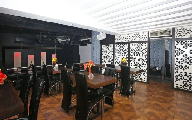 Hotel Bullet Inn & Lounge By OYO Rooms