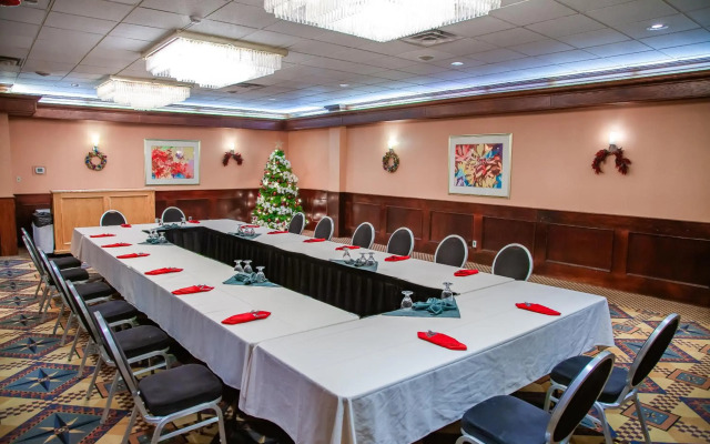 iHOTEL & Conference Center Red Deer
