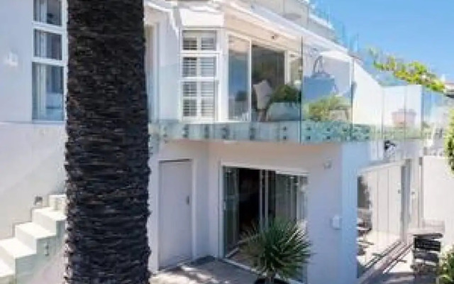 Beachy Apartment w Pool Ocean Views Beach Steps