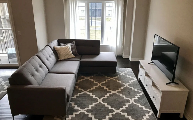 Quiet Town Home at Lake Ontario