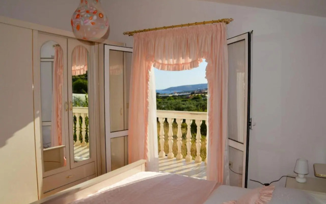 Apartment Blanka with a beautiful view of Trogir