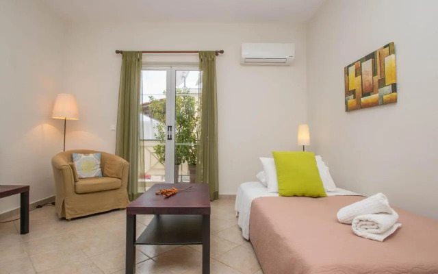Dora's Apartments