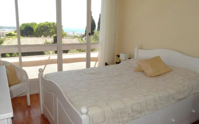 2 Bedroom Modern Apartment in Antibes with Sea View