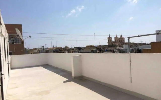 May Flower: Modern Flat close to Airport/Bus Stops