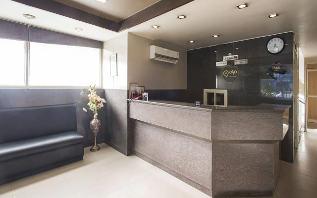 OYO 2048 Hotel Le Grand