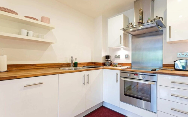 Bright 1 Bedroom Apartment Near London Bridge With Balcony