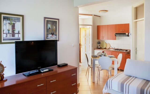 Central Apartment in Okrug Donji near Beach