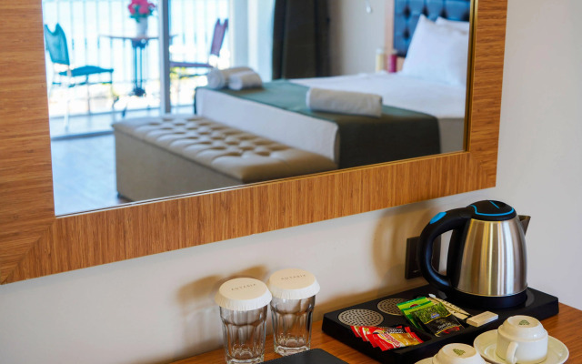 Aurasia SeaSide Hotel