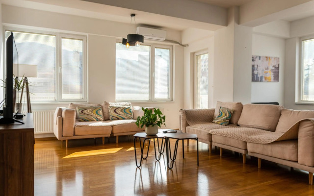 High-End Spacious Apartment next to City Mall