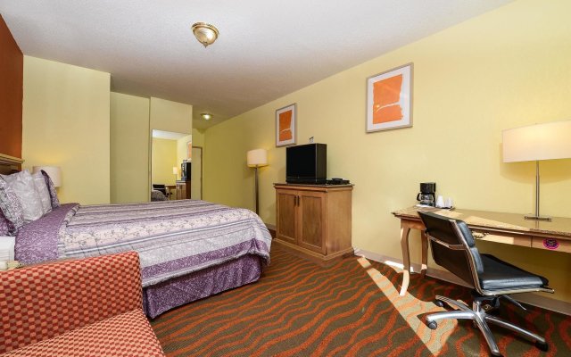 Travelodge by Wyndham Winter Haven