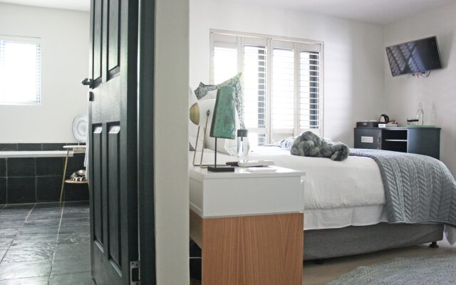 Abalone Hotel & Villas