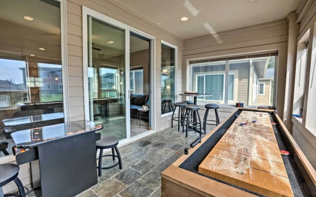 Gold Beach Townhome With Ocean Views & Sunroom!