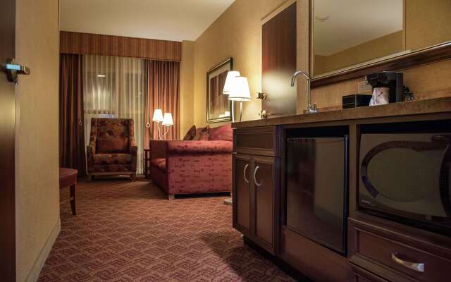 Отель Embassy Suites by Hilton Charlotte Concord Golf Resort & Spa