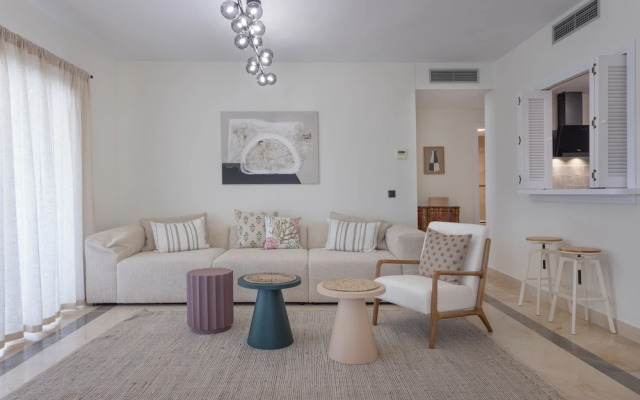 3 Bedroom, 3 Bathroom Beachside Apartment