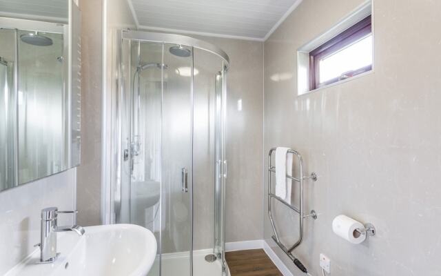 Bluebell Lodge 4 with Hot Tub