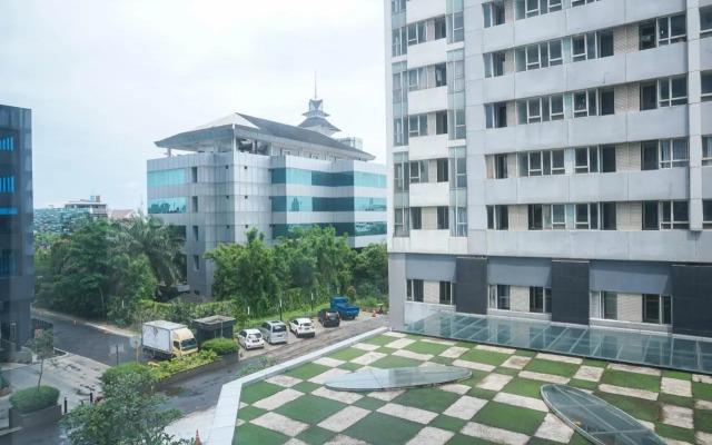 Elegant Studio Apartment at Nifarro Park By Travelio