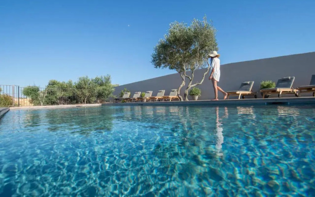 Villa Madra