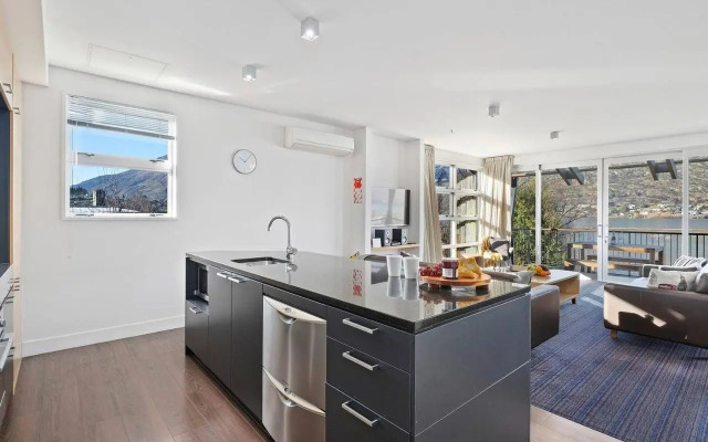 Marina Gem - Lakefront 3 Bedroom Apartment