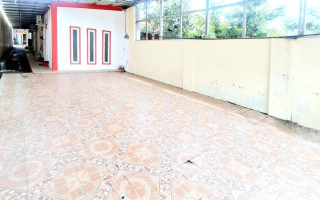 RedDoorz at Victoria Hotel Near Stasiun Blitar