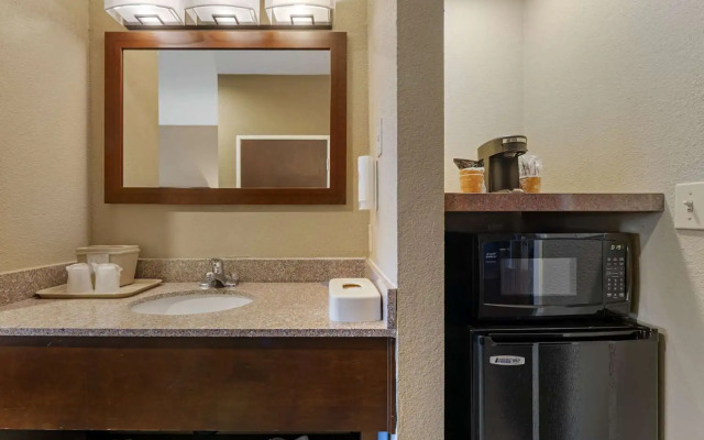 Comfort Inn Lathrop - Stockton Airport