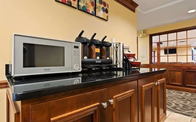 Best Western Louisville East Inn & Suites