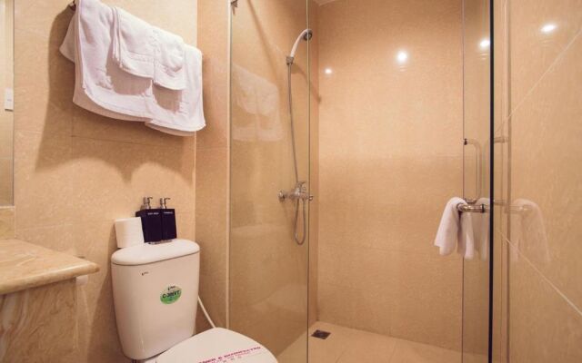 Hampton Hotel By Jinnu Lai