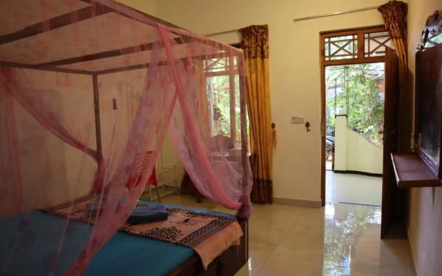Dragonfly Inn Arugambay