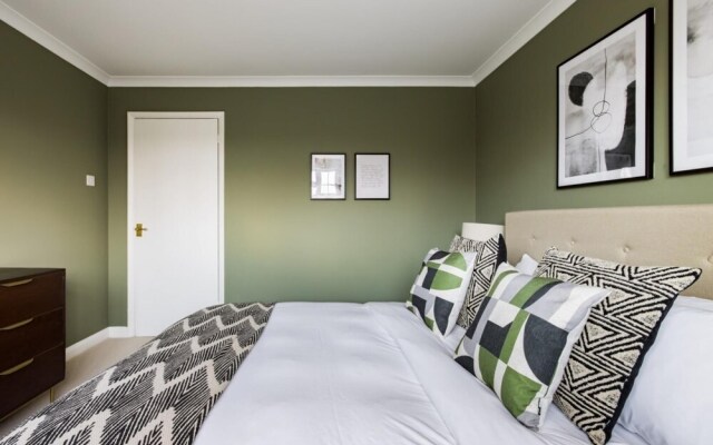 The Wycombe House - Inviting 5bdr House With Garden