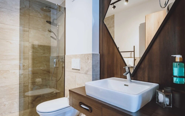 GLEMM by AvenidA Superior Hotel & Residences