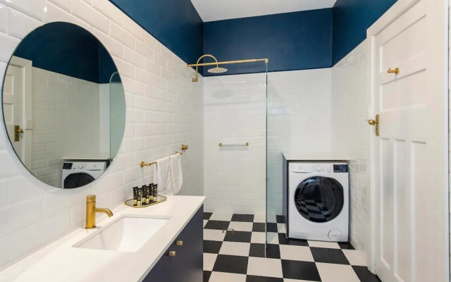 The 1920s 'flora' Suite