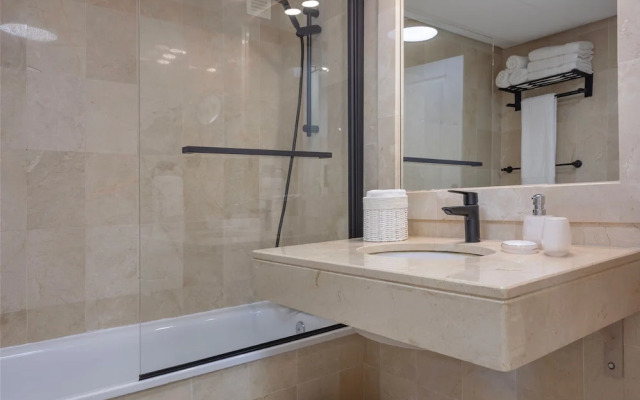 3 Bedroom, 3 Bathroom Beachside Apartment