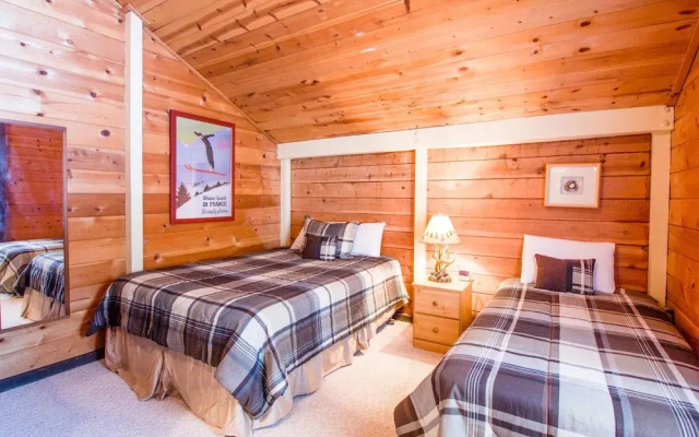 Cluster Cabin 12
