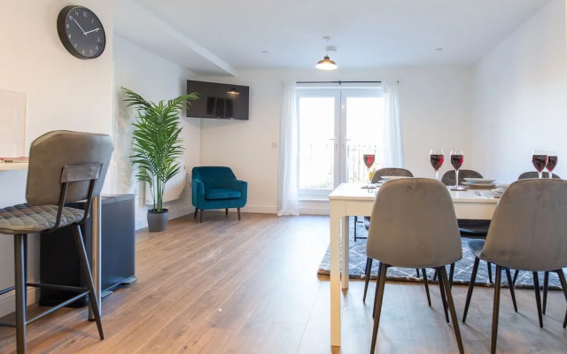 Central Flats in Cardiff with Parking