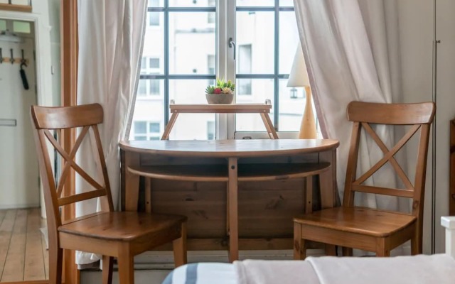 Plush Studio Flat in White City