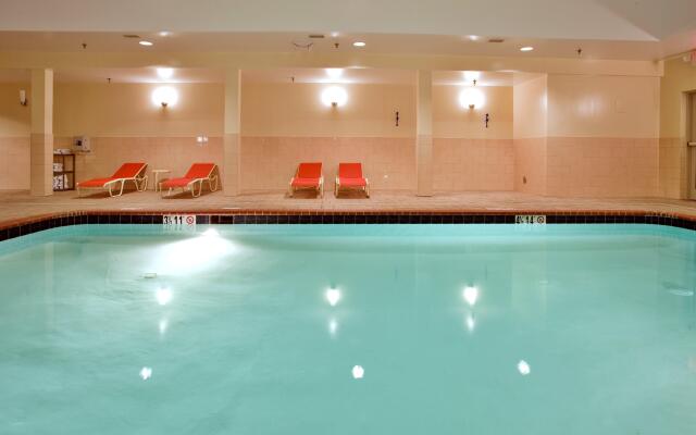Holiday Inn Express Hotel & Suites Fredericksburg by IHG
