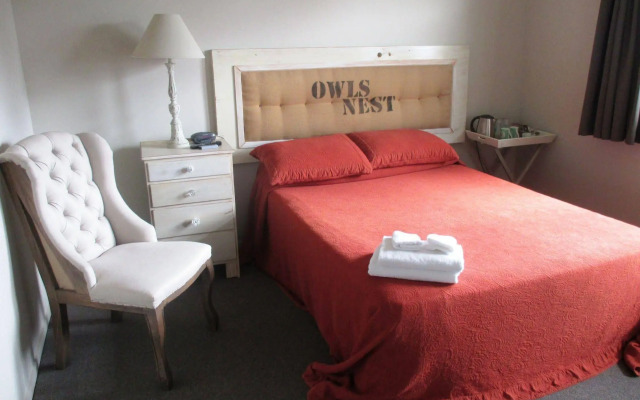 Fat Owl Motel, Bar & Eatery