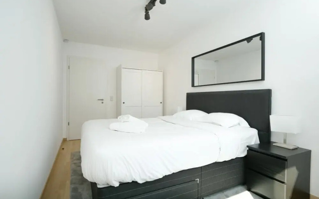 2BR Apt 100 m2 w Terrace Garden & Pkg