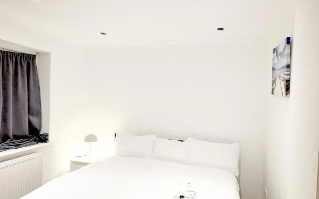 3 Bedroom House in Northolt