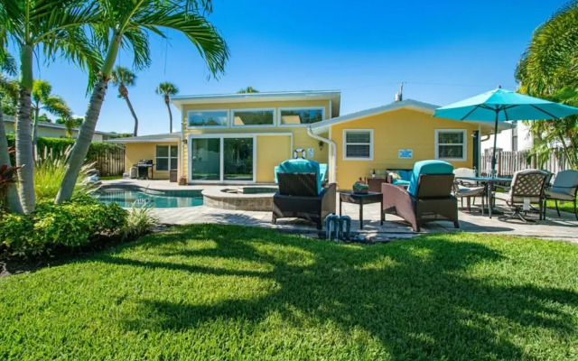 Luxe 3BR Siesta Key Home Pool