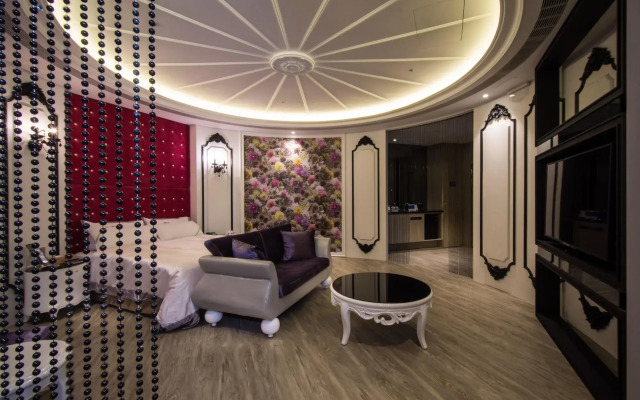 Uher Luxury Resort & Hotel