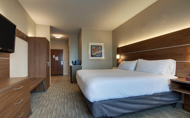 Holiday Inn Express Hotel & Suites Vernon College Area, an IHG Hotel