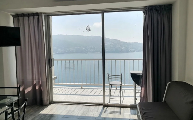 Beautiful Twin Towers Suite With Balcony and Stunning sea View