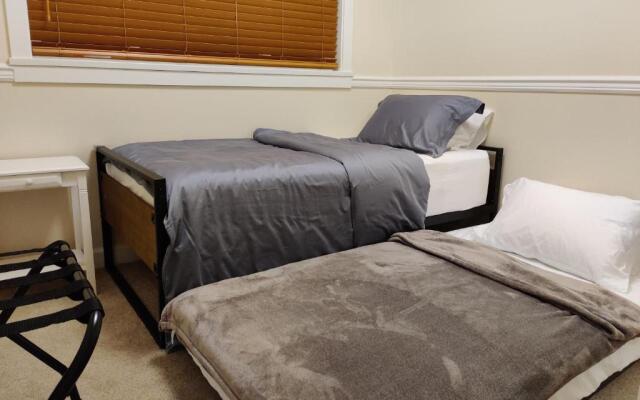 Modern & Comfy 2brdm Condo in Langley - Close to Highway 1