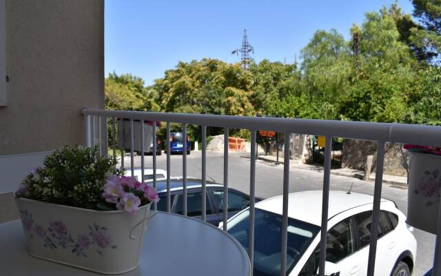 Dafni - Shabby Chic Guesthouse