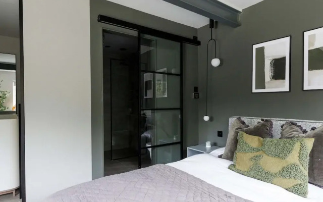 Stylish 4 Bed Home Close to Beach