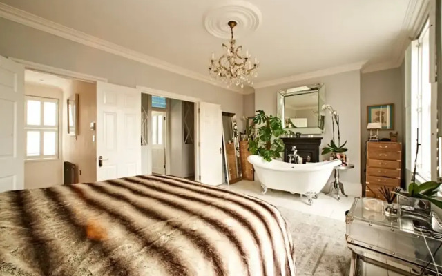 Central London Superb 4 Bedroom 18th Century Townhouse