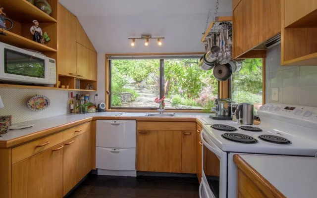 Libra Lake View Villa