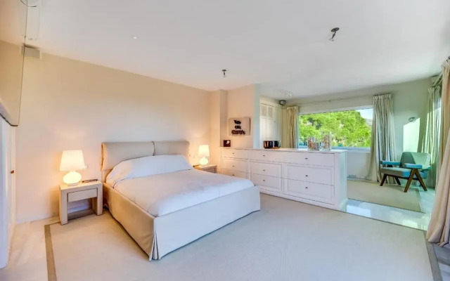 Вилла All About Celeste Villa