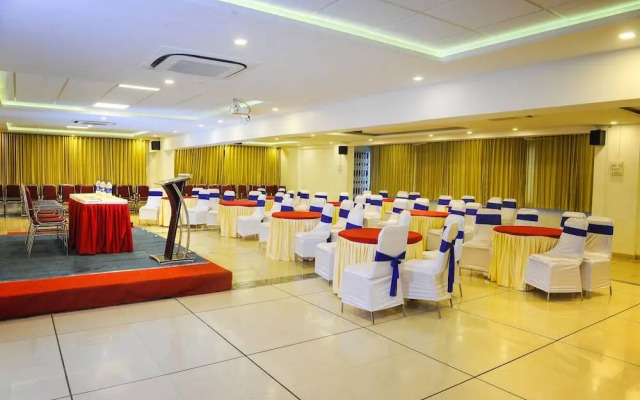 Hotel Radiant by OYO Rooms